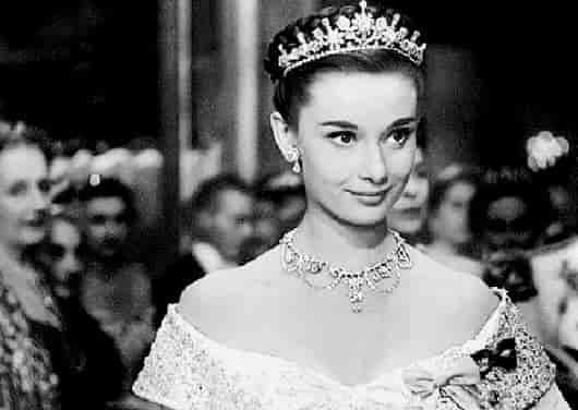 看看女神奧黛麗&middot;赫本如何練習瑜伽?